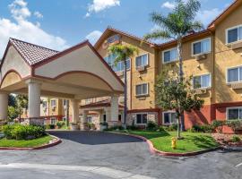 Comfort Suites Near Six Flags Magic Mountain, hotel sa 3 zvezdice u gradu Stevenson Ranch