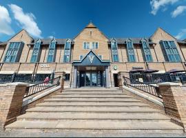 Village Hotel Leeds North, hotel with jacuzzis in Leeds