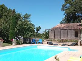 Sous les chênes, en Provence, holiday home in Eyragues