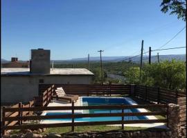CABAÑA EN TANTI, hotel en Tanti