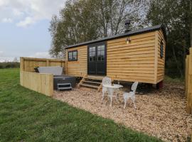 Honeysuckle Hut, Myrtle Farm, hotel with parking in Bristol