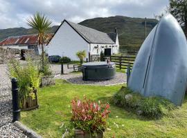 Garrison Of Inversnaid Farm with Hot Tub, B&B i Inversnaid