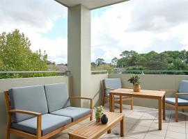 Warrawee Premium 2 Bed Apartment w Large Balcony and Secure Parking, apartamento em Warrawee