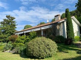 Einzelhaus mit großer Terrasse und Garten in Teolo, villa in Teolo