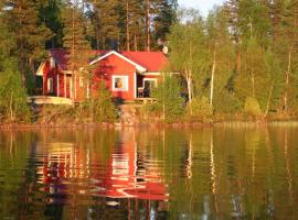 Privāta brīvdienu naktsmītne Holiday house in Gnosjo with amazing lake view pilsētā Gnosjö
