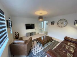 Lesmurdie Court, Serviced Accommodation Moray, hotel in Elgin