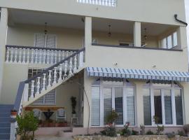 Apartments Mira, vakantiewoning in Jadrtovac