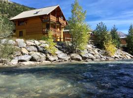 Chalet Rivière, 5 en-suite., semesterboende i La Salle Les Alpes