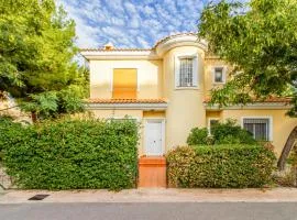 4 Bedroom Lovely Home In Alacant