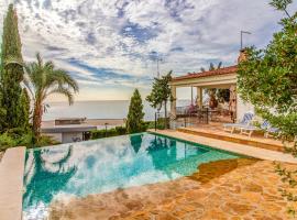 Cozy Home In Campello With Swimming Pool, rental liburan di Carrer del Mar
