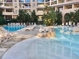 Joli cozy appartement, aperçu mer, piscine, gardien