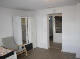 Schönes Zimmer mit Bad für Reisende, hotell i Murg