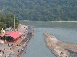 Meeram Ganga, A Heritage Stay by the Ganges at Triveni Ghat