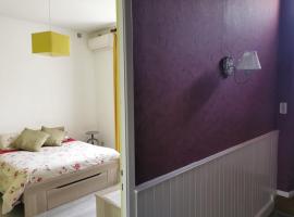 Chambre avec accès indépendant, homestay in Castres