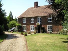 Molland Manor House Self catering (10 bedrooms 9 bathrooms), hotel met parkeren in Sandwich