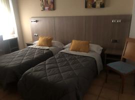 Hostal De La Rosa, alojamento para férias em Valdemoro