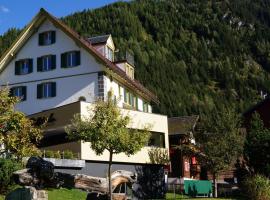 Hotel Vallatscha, hotel en Curaglia