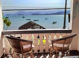 Casa da Tia Nina "Pé na Areia - Vista para o Mar"