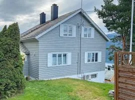 6 person holiday home in Utvik