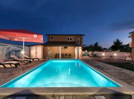 Holiday Home VIlla Eldina - PUL485 by Interhome, hotel i Škatari