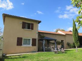 Holiday Home Les Virades by Interhome: Chantérac şehrinde bir tatil evi