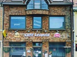 Café & Logie De Leopold, hotell i Oostduinkerke