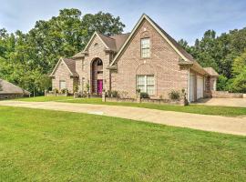 Victorian Hernando Home about 25 Miles to Memphis, מלון עם חניה בהרננדו