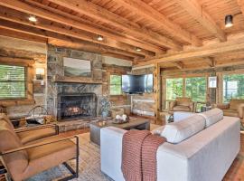 Deck & Hot Tub: Mtn-View Gatlinburg Cabin, hotel a Gatlinburg