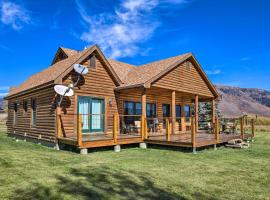 Cabin on Henrys Lake, 20 Mi to West Yellowstone, hotel dengan parking di Island Park