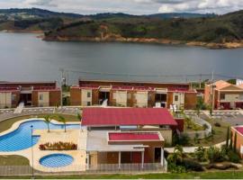 Villa Campestre Lago Calima, hotell sihtkohas Calima