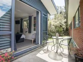 Six Kamahi Guest Studio