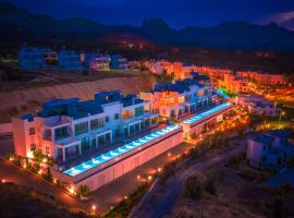 Sun Valley Resort & Residency，Ayios Yeoryios的附設泳池的飯店