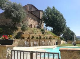 Room in Guest room - Triple room in amazing context, bed & breakfast σε Monte Molino