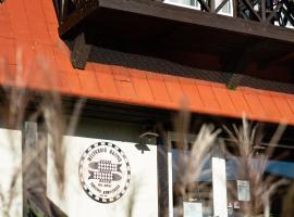 Mėlynojo karpio namas, B&B in Kintai