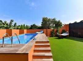 Arucas Pool & Relax by VillaGranCanaria, hotel en Arucas