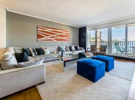 LA CONCHA BEACHVIEW apartment: San Sebastián, La Concha sahil gezinti yolu yakınında bir otel