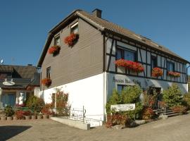 Gästehaus Stolzenberg, hotel en Hallenberg