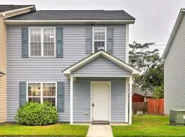 Havelock Townhome with Patio about 8 Miles to River