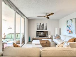 Jupiter Bay Condo with Pool Less Than Half Mile to Beach!, מלון עם ג׳קוזי בג'ופיטר