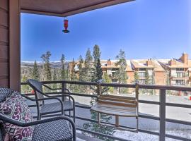 Silverthorne Condo with Private Balcony and Fireplace!, מלון בסילברת'ורן