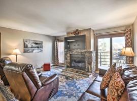 Condo with Balcony and Fireplace in Silverthorne!, hotel a Silverthorne