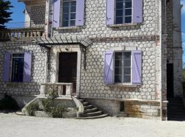 LA MAISON DU DIRECTEUR DE SALIN DE GIRAUD: Salin-de-Giraud şehrinde bir otel