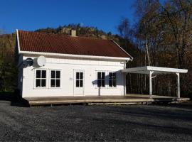 Slåta - The Dragon-valley cabin, brunarica v mestu Lyngdal