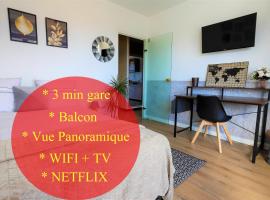 Appartement secteur gare avec balcon et vue panoramique, hôtel à Chambéry