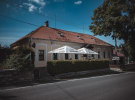 Penzion U Dračí skaly, hotel v destinaci Svojše