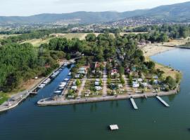 Camping Village Punta Navaccia, khu cắm trại ở Tuoro sul Trasimeno