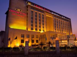 Crowne Plaza New Delhi Okhla by IHG, alojamiento con onsen en Nueva Delhi