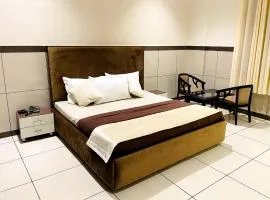 Primrose Hotel and Restaurant