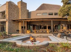 Luxury Villa looking onto Kruger National Park, hotel with pools in Belfast