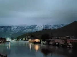 SnowGoose Group of Houseboats